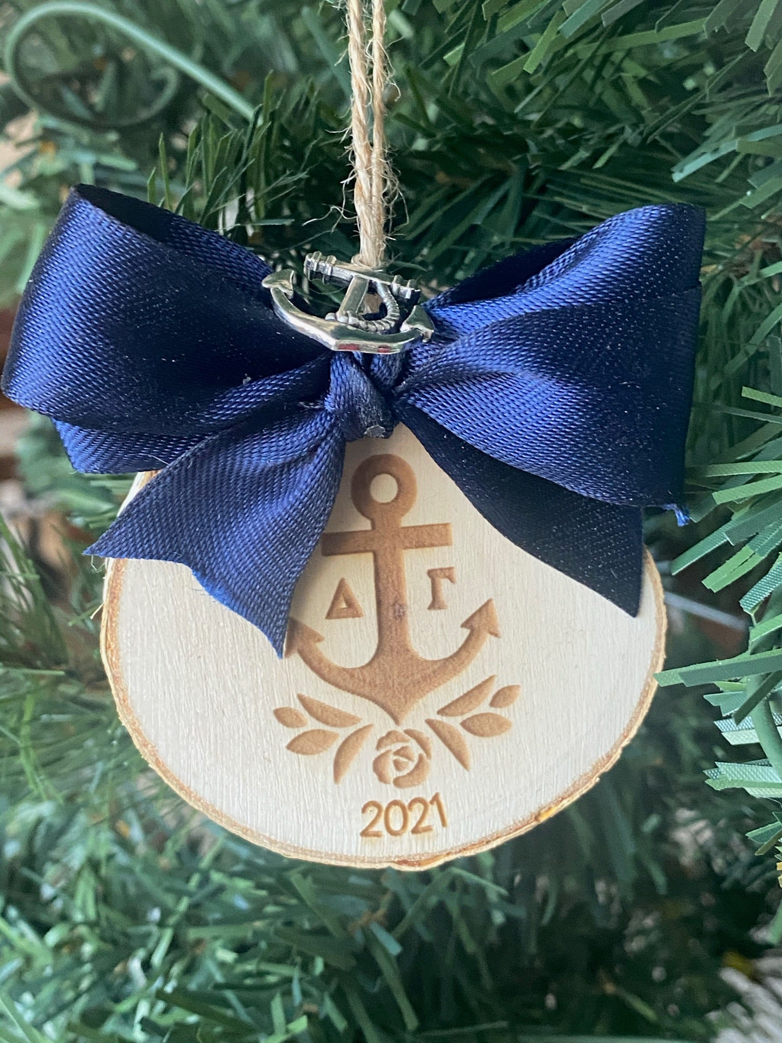 Aspen Wood Slice Delta Gamma Anchor Ornament