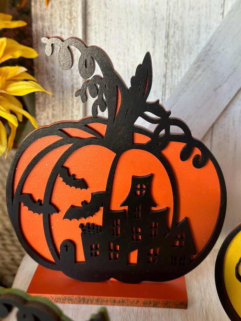 Set of 5 Spooky Skull/House Pumpkins Free Standing