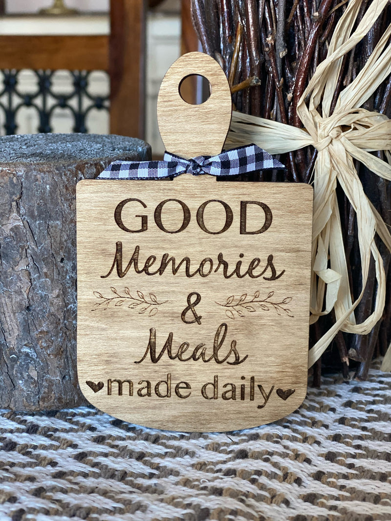 Mini Pizza Cutting Board Magnet/Tiered Tray Decor
